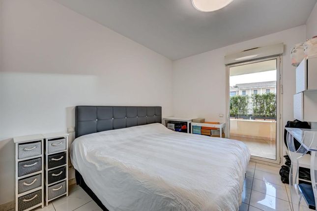 Apartment for sale in Aix-En-Provence, Bouches-Du-Rhône, Provence-Alpes-Côte d`Azur, France