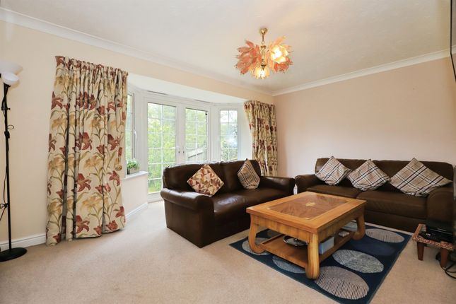 16, Britannia Gardens, Stourport-On-Severn photo 3