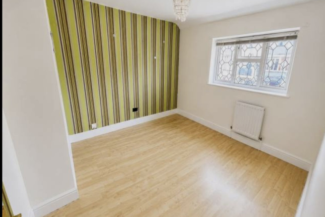 41 Alwen Grove,, Alwen Grove, South Ockendon photo 2