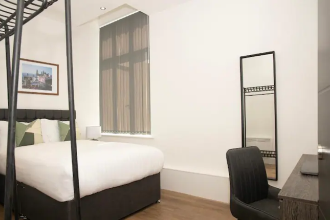 Flat to rent in Lord Street, Liverpool