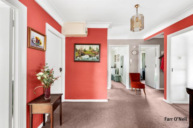 15, Kings Avenue, Buckhurst Hill photo 4