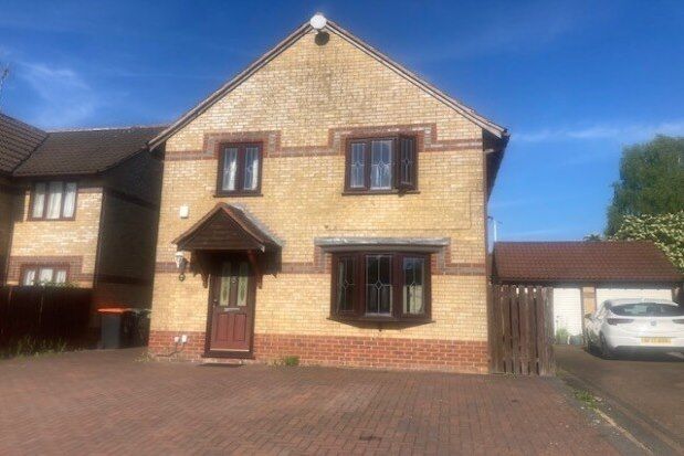 Detached house to rent in Dovedale, Luton