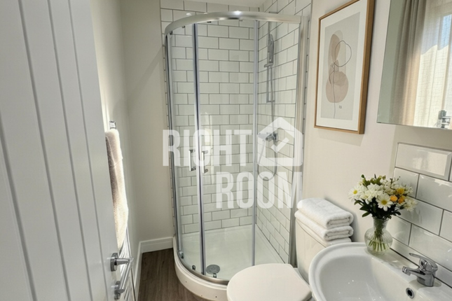 Room 4, 98 Beresford Road, Portsmouth photo 4