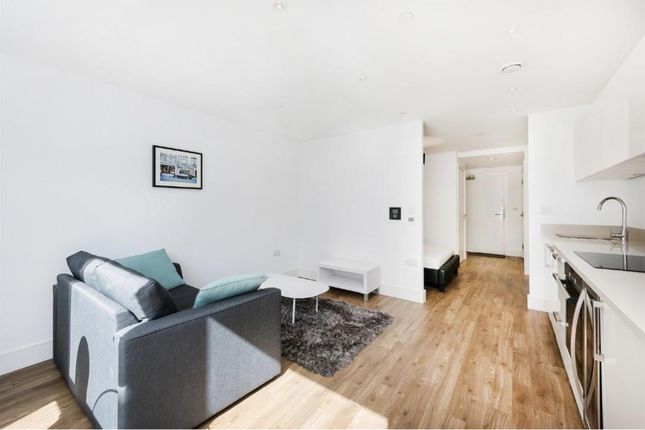 Flat 19 Gillespie Court, 9, Queensland Road, London photo 3