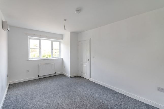 17c Whitehall Court, Retford photo 2