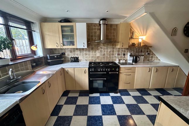44, Cherry Tree Road, Hoddesdon photo 3