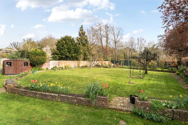 63, Manor Road South, Hinchley Wood photo 4