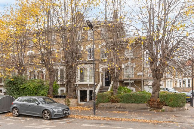 Studio flat on 183f, Evering Road, London, £290,000