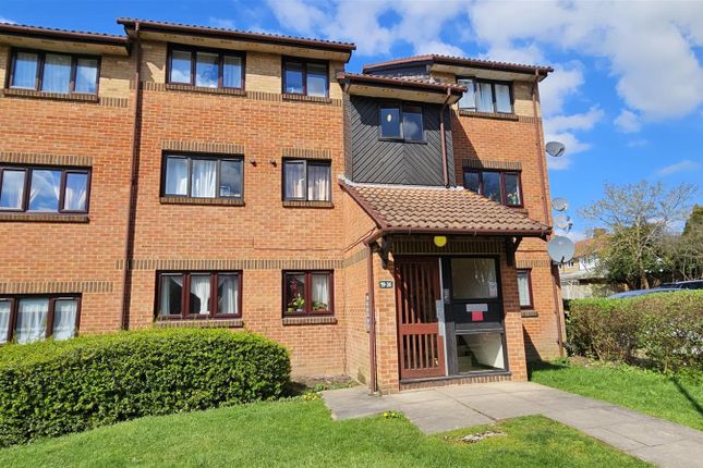 Flat for sale in Gatting Close, Pavilion Way, Edgware, Middlesex