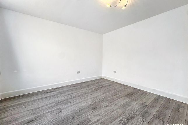 43, Hollybush Road, Luton photo 3