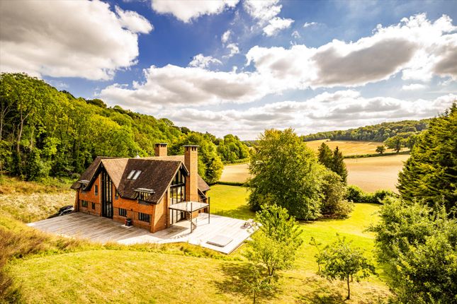 Thumbnail Detached house for sale in Streatley, Berkshire