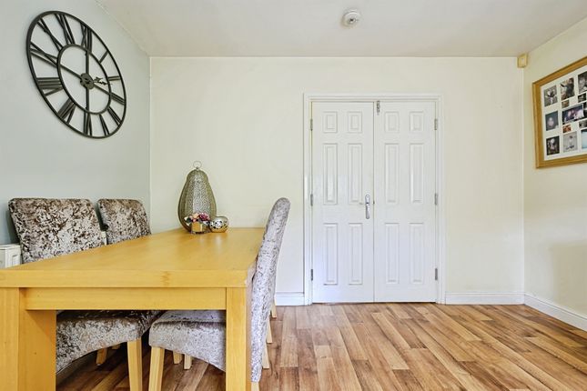 15, Heatherdale Close, Halifax photo 4