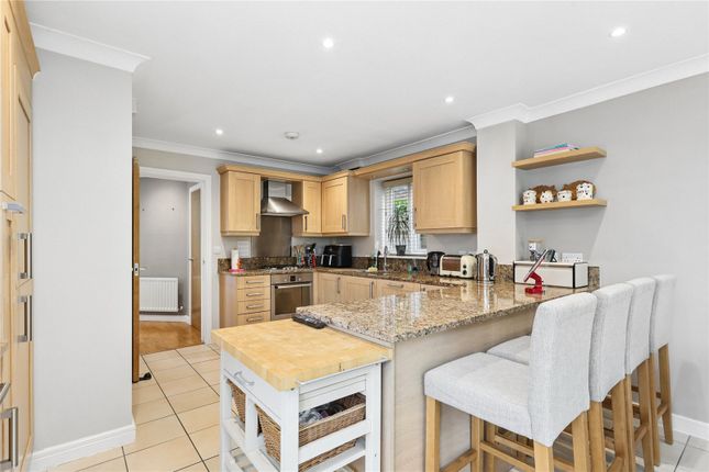 56, Pendenza, Surrey photo 4