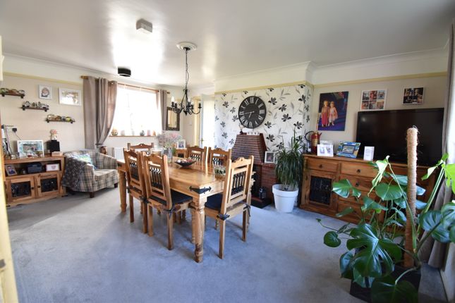 11, Cleaves Close, Exeter photo 4