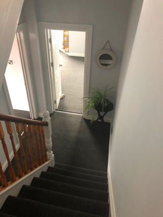 Room 4, 114 Park Grove., Hull photo 5