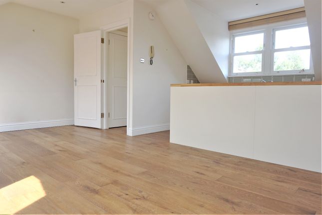 Flat 3, 7, Windmill Road, London photo 3