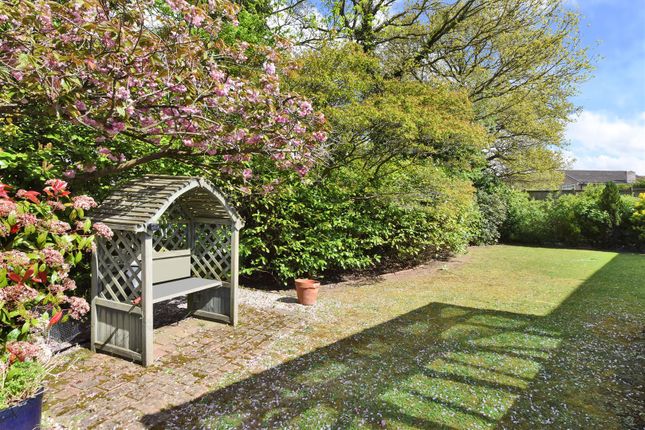 44, Church Meadow, Surbiton photo 2