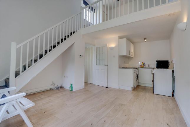 262, Beauchamps Drive, Wickford photo 2