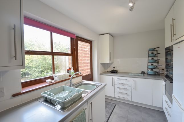 6d, Park Road, Surrey photo 4