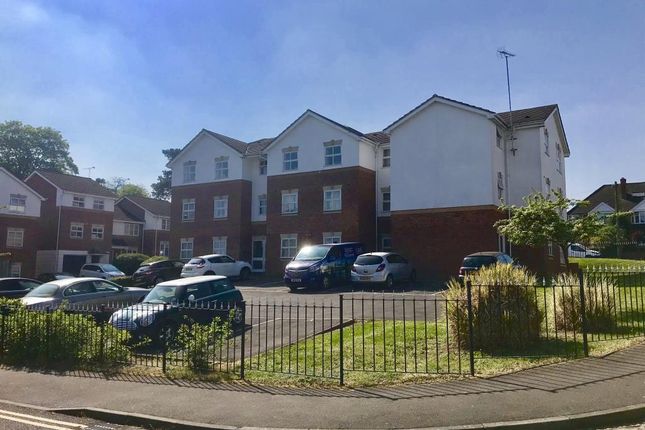 Thumbnail Flat to rent in Elm Park, Reading
