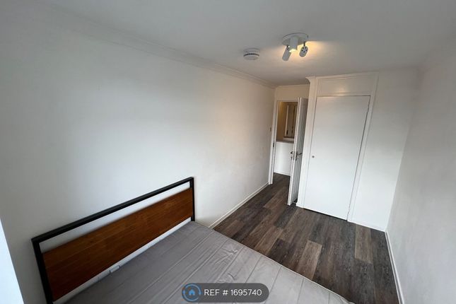 Flat to rent in Dale Court, Kingston Upon Thames