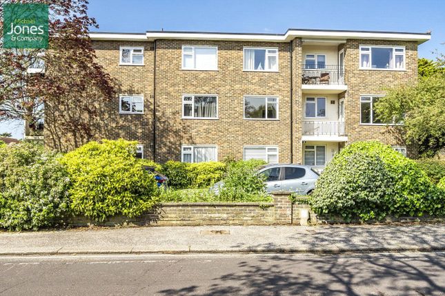 Flat to rent in Wallace Court, Wallace Avenue, Worthing, West Sussex