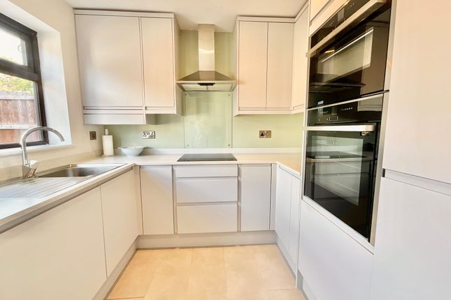 10 Hardy Close, Stoke-On-Trent photo 2