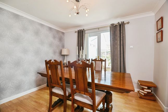 75, Saxonfield, Middlesbrough photo 4