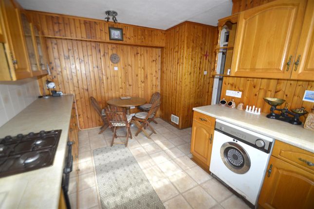 11, Bell Farm Avenue, Dagenham photo 3