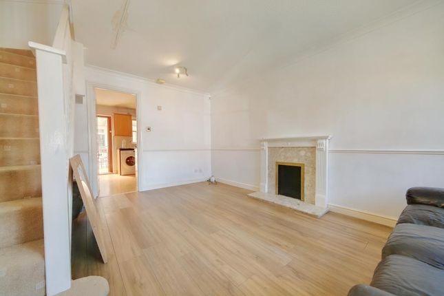 28, Nell Gwynn Close, Shenley photo 2
