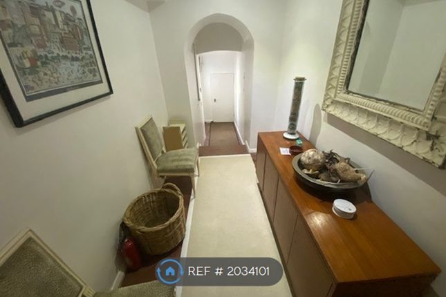 Flat to rent in Maze Hill Entrance, London