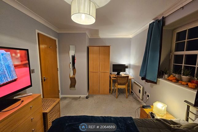 Thumbnail Room to rent in Queensberry Place, London
