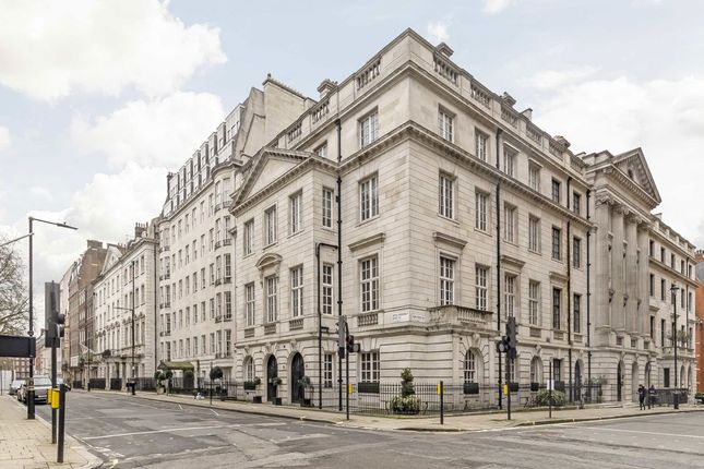 Thumbnail Flat to rent in Upper Grosvenor Street, London