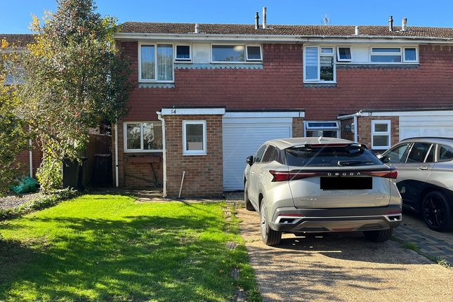 14, Holmewood Close, Wokingham photo 2