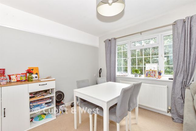 24, White Ladies Close, Havant photo 4