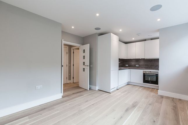 Flat 27 Sidcup House 12-18 Station Road, London photo 2