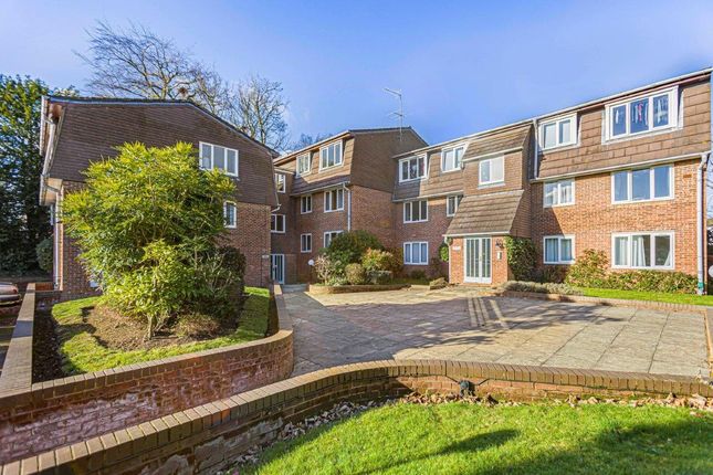 Thumbnail Flat for sale in Douglas Road, Harpenden