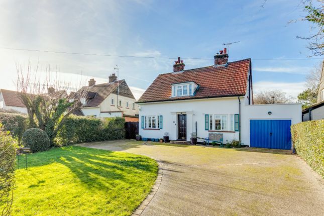Thumbnail Detached house for sale in Oakfields Avenue, Knebworth, Hertfordshire