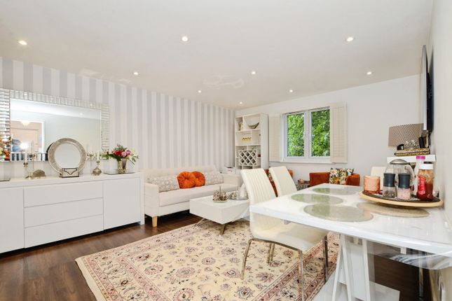 6 Rambler court, Swynford Gardens, Flat 6 Rambler Court, London photo 2