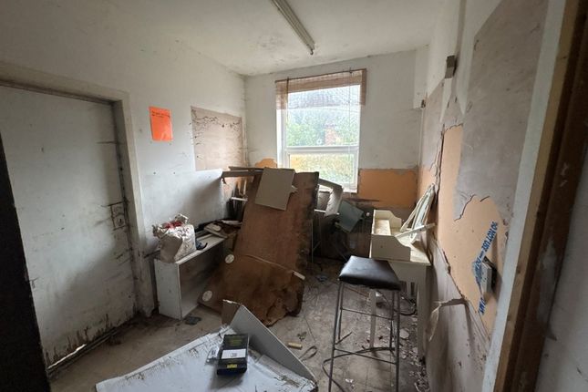 Blackburn Road, DARWEN photo 5