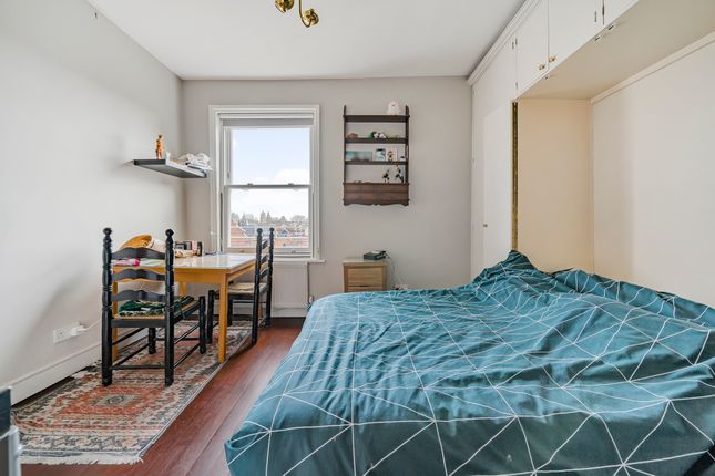 Flat 3, 22 Bina Gardens, South Kensington, London photo 3