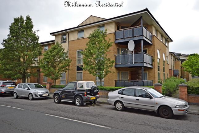 Flat for sale in Orton Grove, Enfield, Middlesex