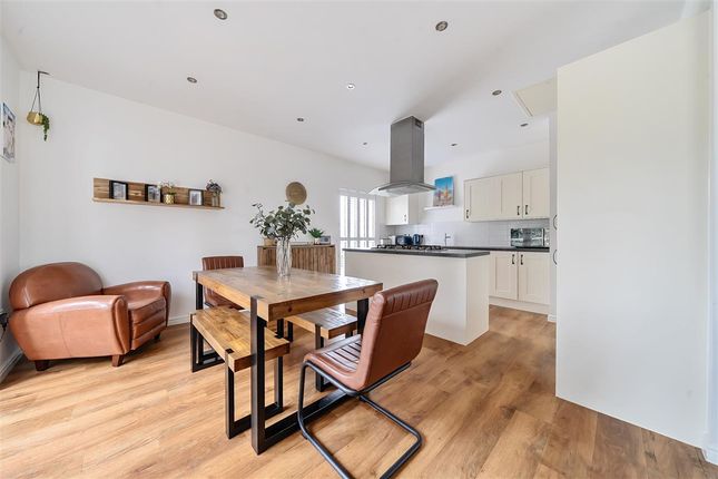 4, Endeavour Avenue, Exeter photo 4