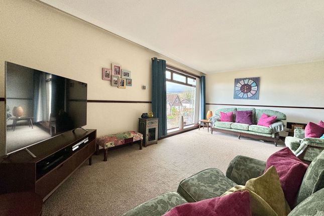 18, Kelvin Gardens, Glasgow photo 2