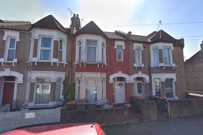 Flat to rent in Caulfield Road, East Ham