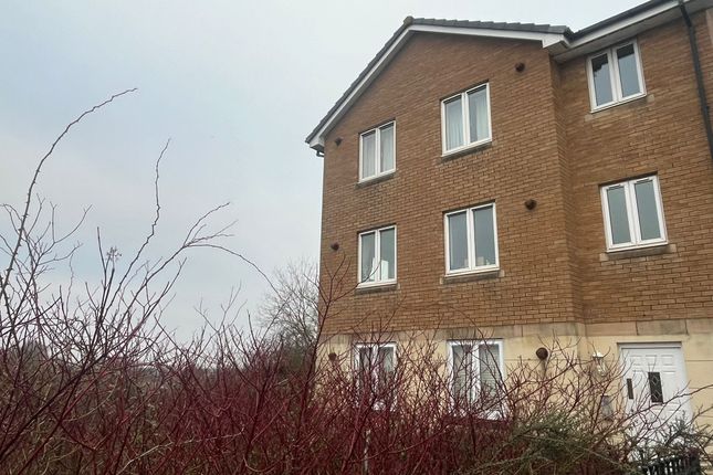 Thumbnail Flat for sale in Padstow Road, Swindon