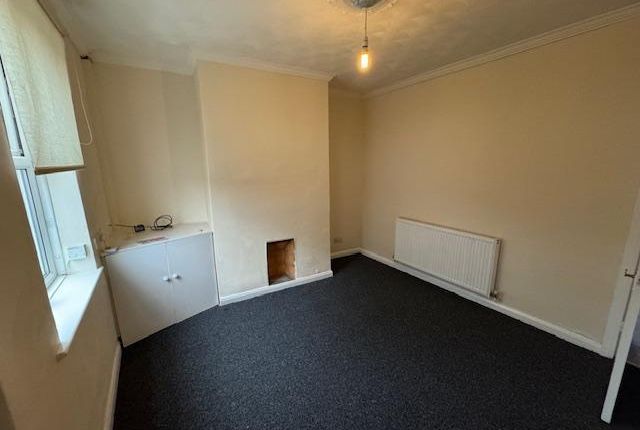 8, Willow Lane, Pontefract photo 2