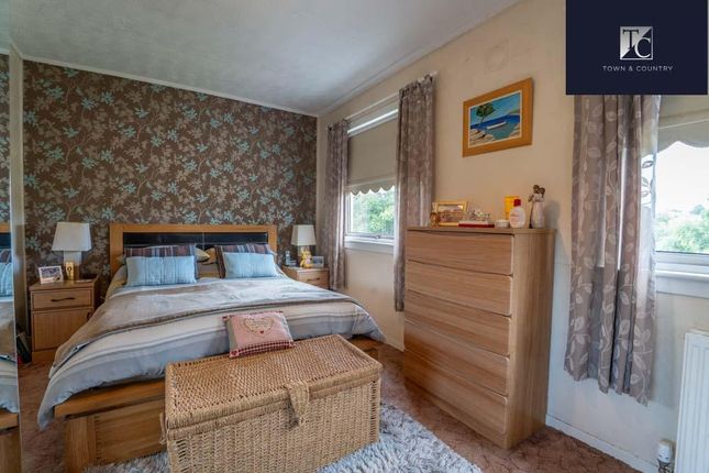 105, Lamont Road, Glasgow photo 4