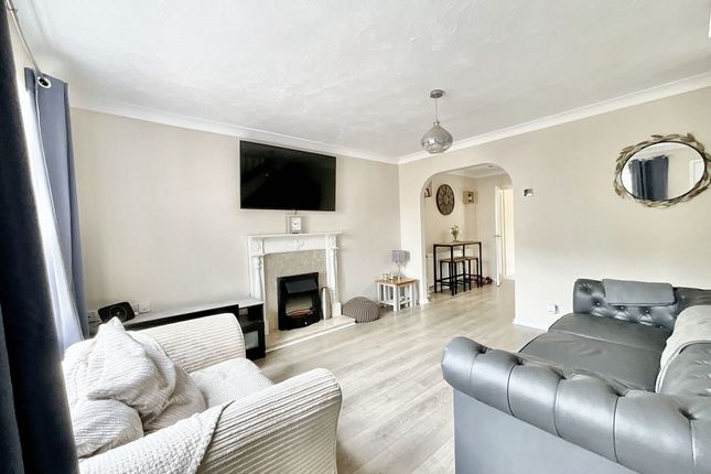 9 Epsom Close, Stoke-On-Trent photo 2
