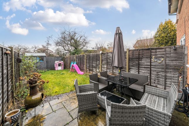 48, Armstrong Way, Reading photo 4